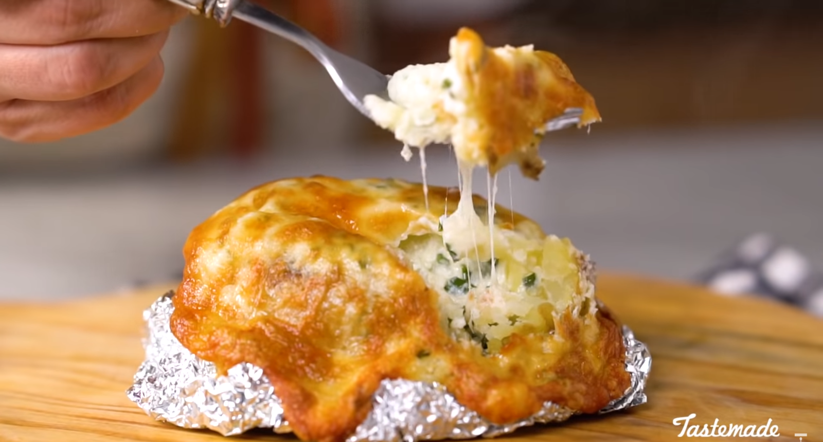La forma más sencilla de preparar una irresistible papa rellena | VIDEO