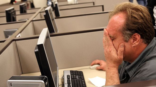 Los trabajadores "invisibles" (y mal pagados) que están detrás de tu vida digital