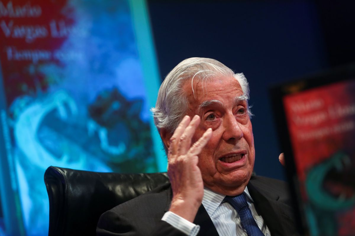 Mario Vargas Llosa presentó su libro "Tiempos recios" en la Casa de America de Madrid, España, (Foto: Reuters)
