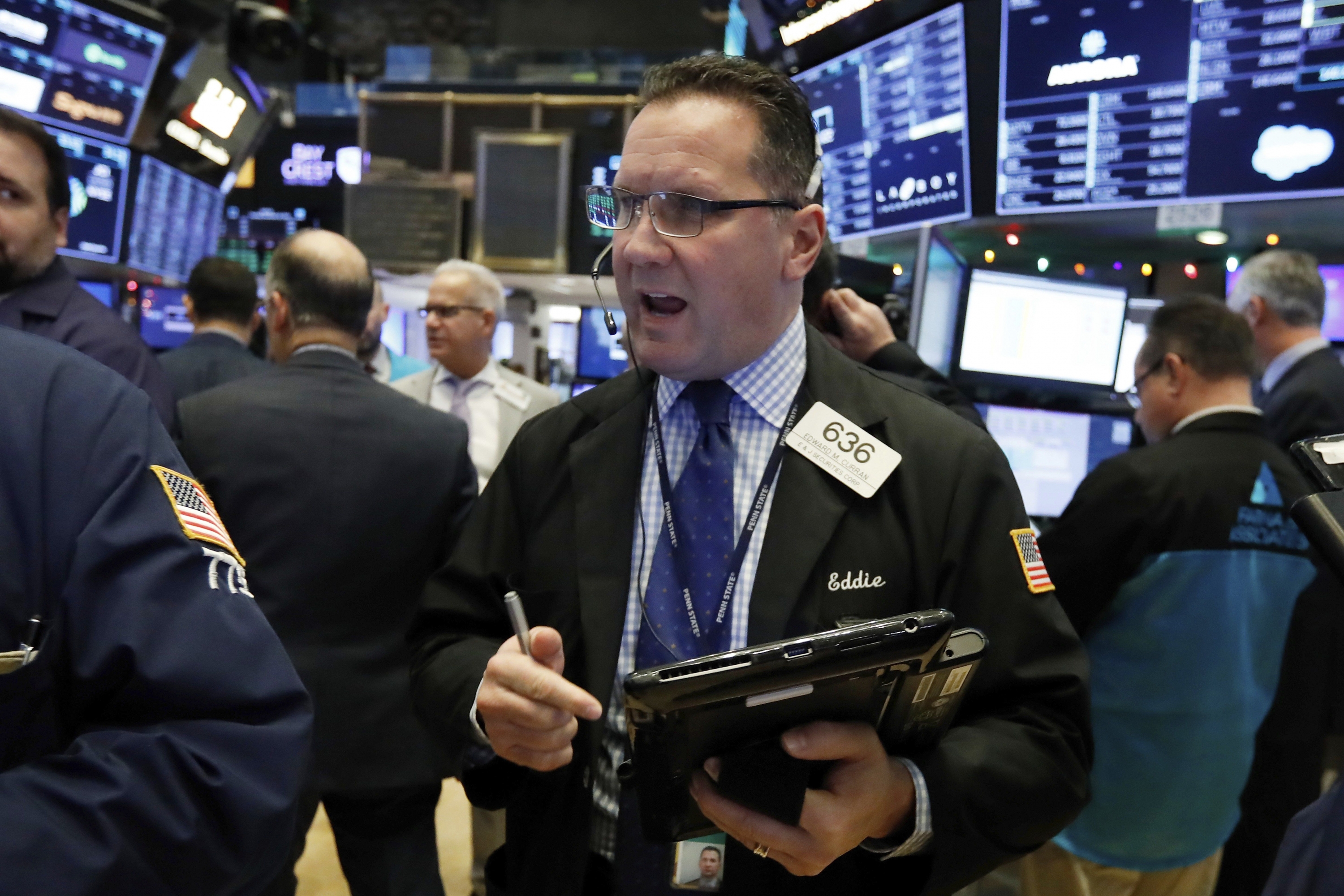 Wall Street cierra jueves con pérdidas y el Dow Jones baja un 0.78%