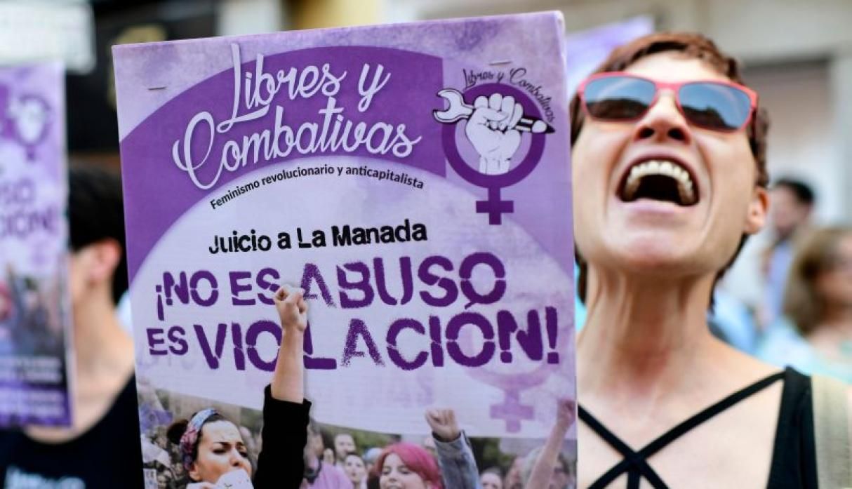 22 de junio de 2018. Miles de personas se manifestaron en distintas ciudades de España en repudio a la liberación de "La Manada". (Foto: AFP)