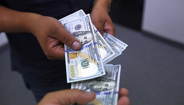 Precio del dólar abre a la baja este viernes por ventas de empresas