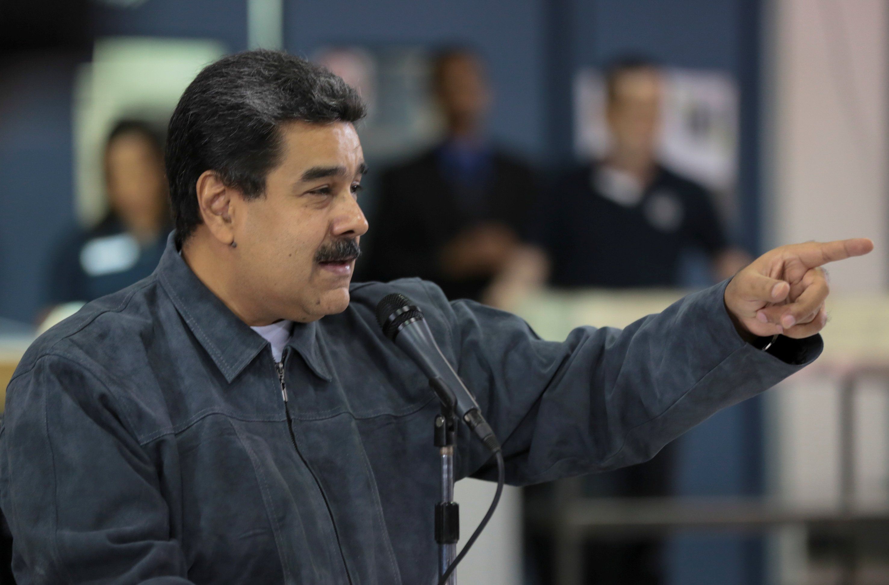 Nicolás Maduro ordena a los bancos adoptar al petro como unidad de cuenta