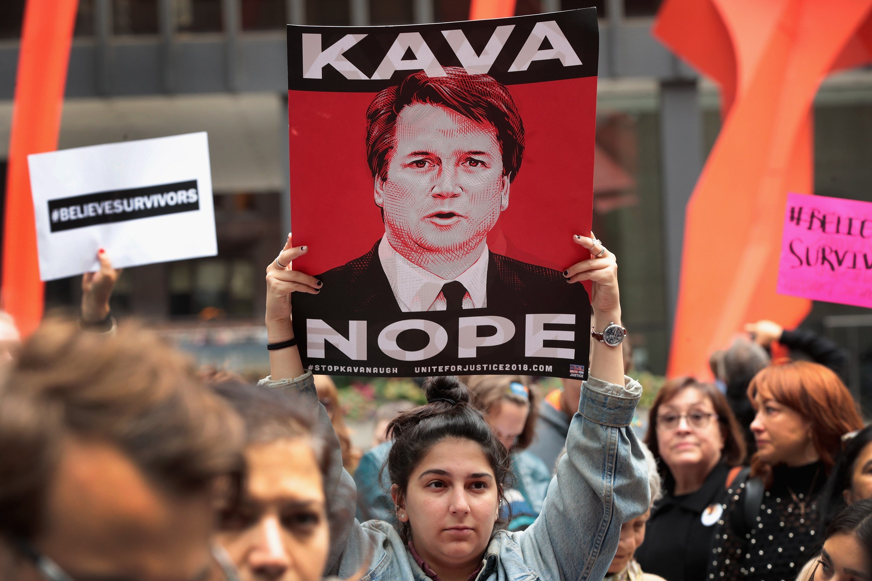 ¿Los hombres como las víctimas? Después de Kavanaugh, #HimToo gana atención