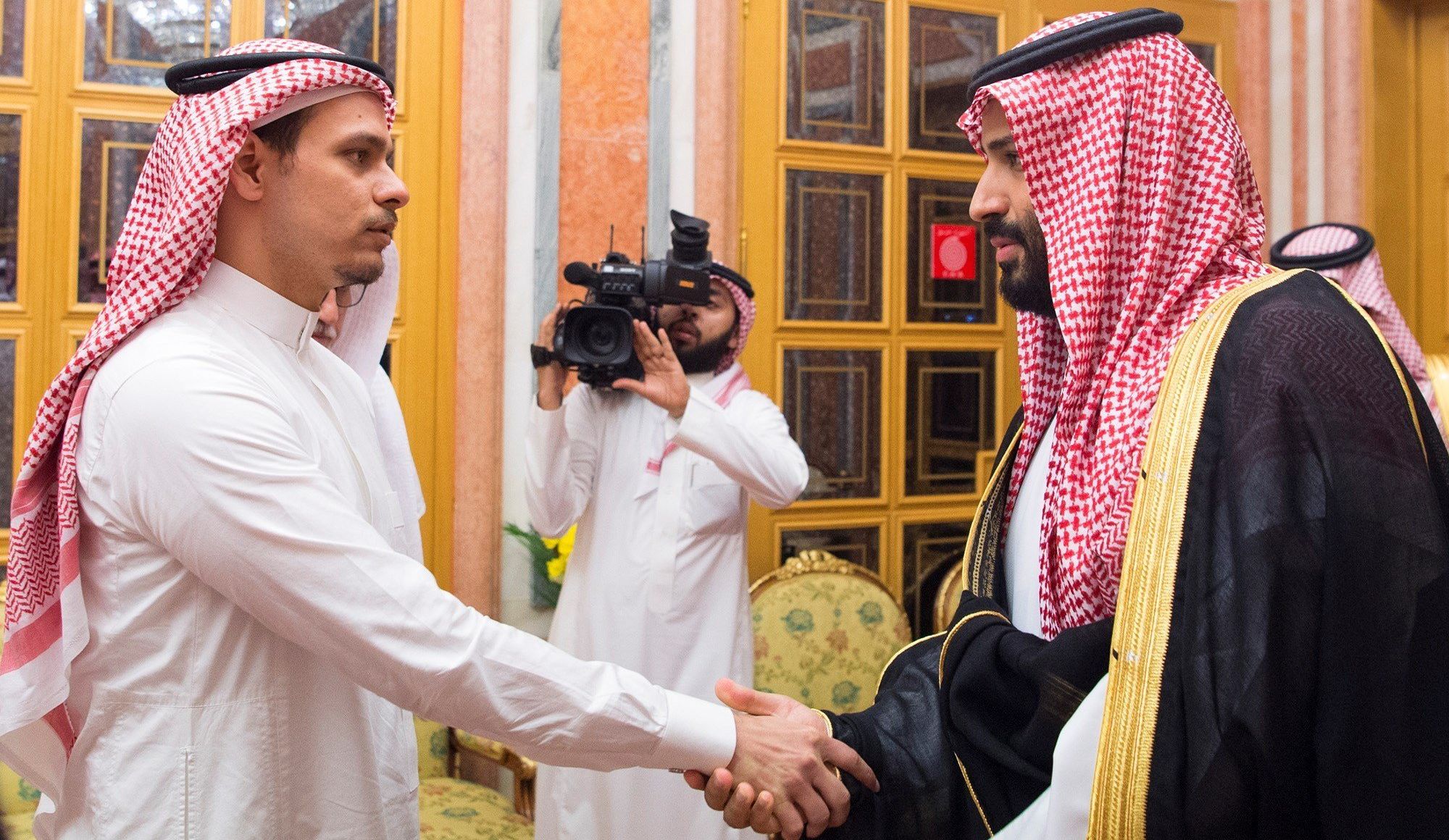 El hijo de Jamal Khashoggi se fue de Arabia Saudita con toda su familia