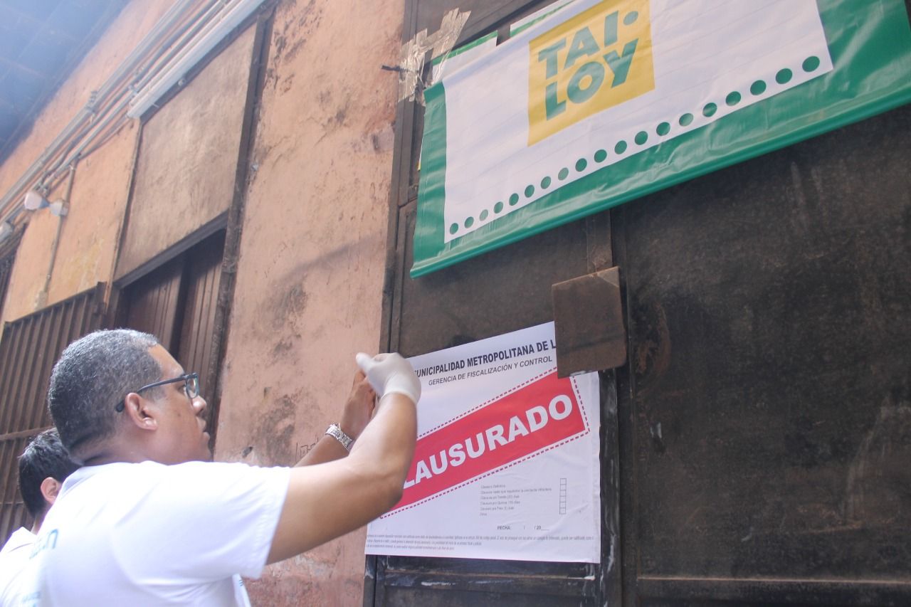 Municipalidad de Lima clausura librería Tai Loy en Mesa Redonda ante 'riesgo inminente'