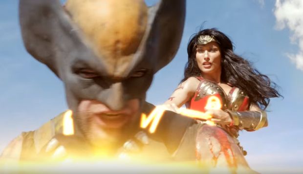 YouTube: recuerda la impredecible pelea entre Wonder Woman y Wolverine