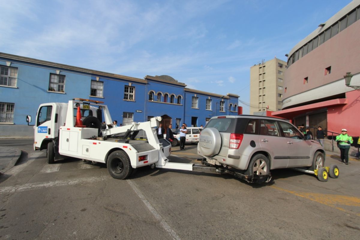 Cercado de Lima: Más de 170 vehículos mal estacionados son enviados al depósito - Diario Perú21