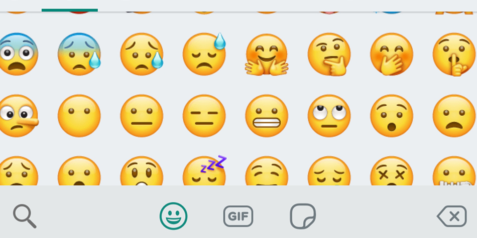 La carita con ojos rasgados se encuentra en la primera sección de WhatsApp. Conoce qué es lo que realmente significa. (Foto: WhatsApp)