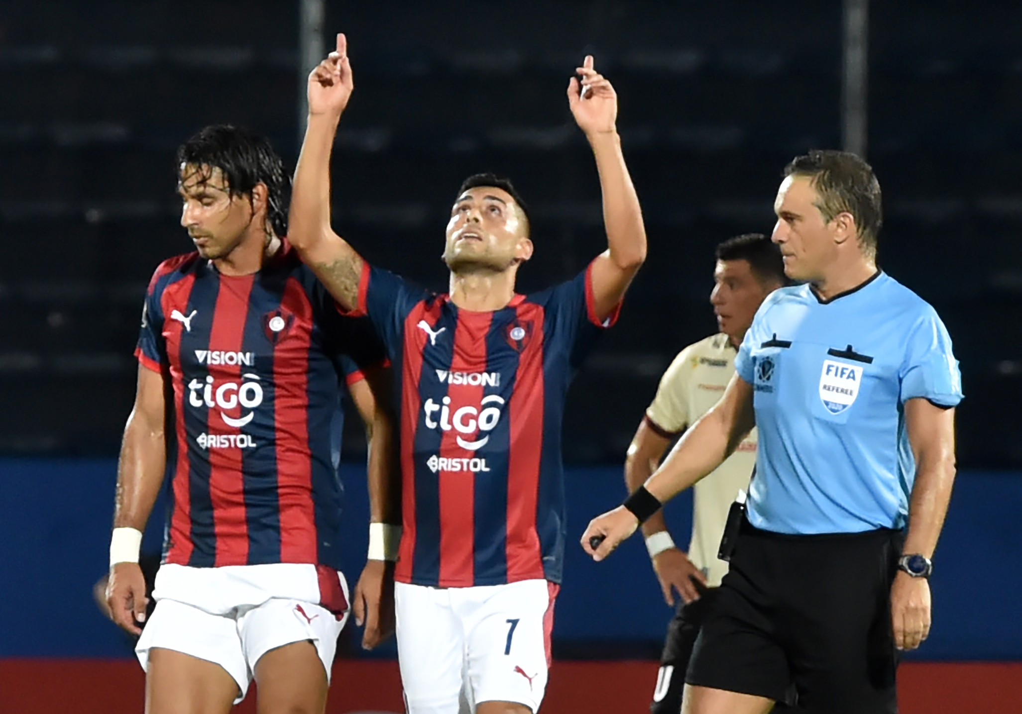 Universitario vs. Cerro Porteño: Así celebró Carrizo tras convertir el 1-0 | Foto: Agencias