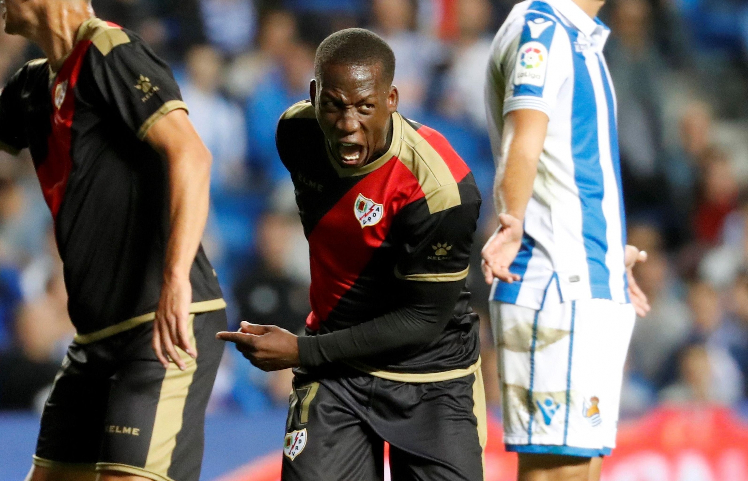 Luis Advíncula: técnicodel Rayo Vallecano elogió al peruano afirmando que "no sabe cuál es su techo"