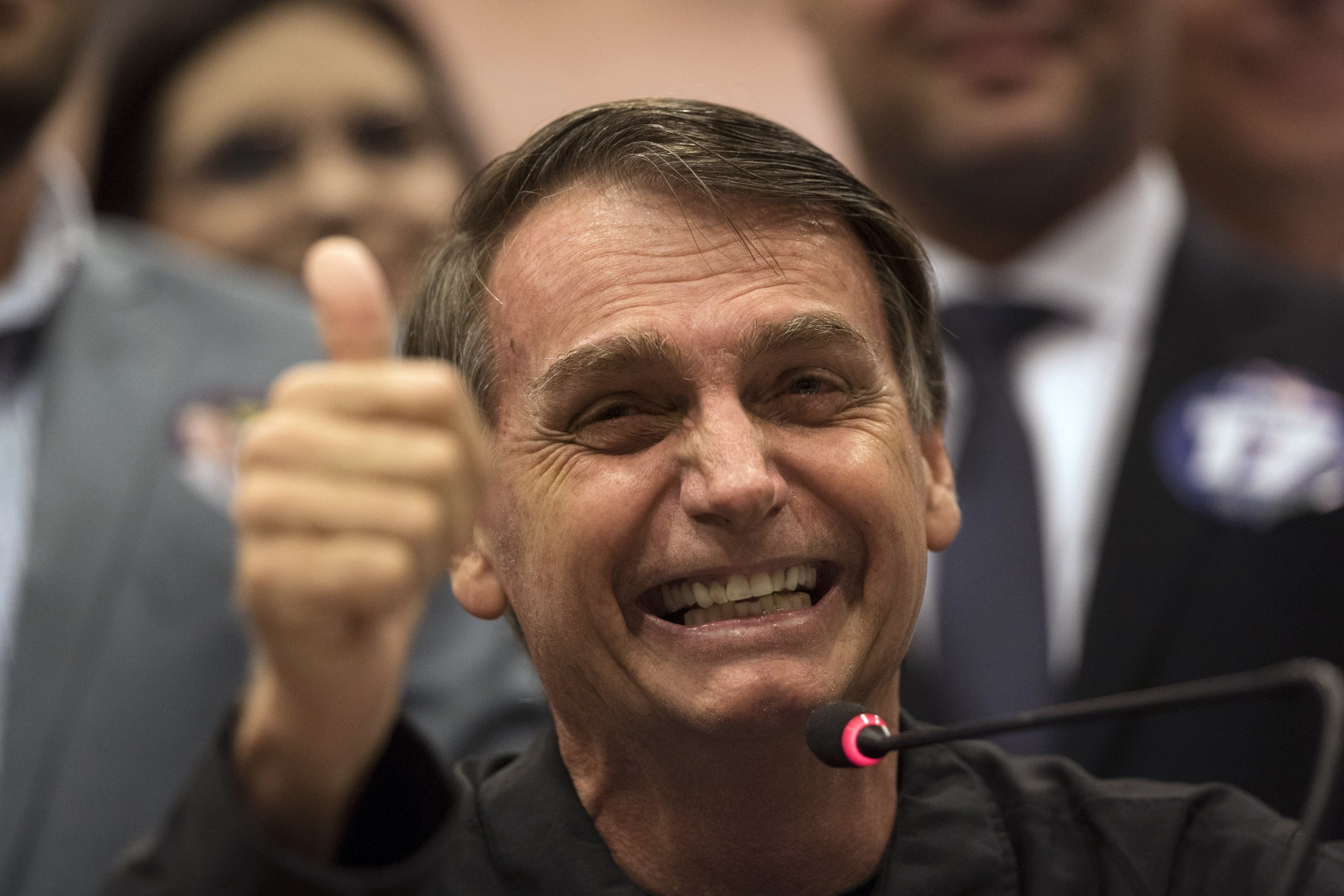 Elecciones en Brasil: Bolsonaro 59% y Haddad 41% a dos semanas de los comicios