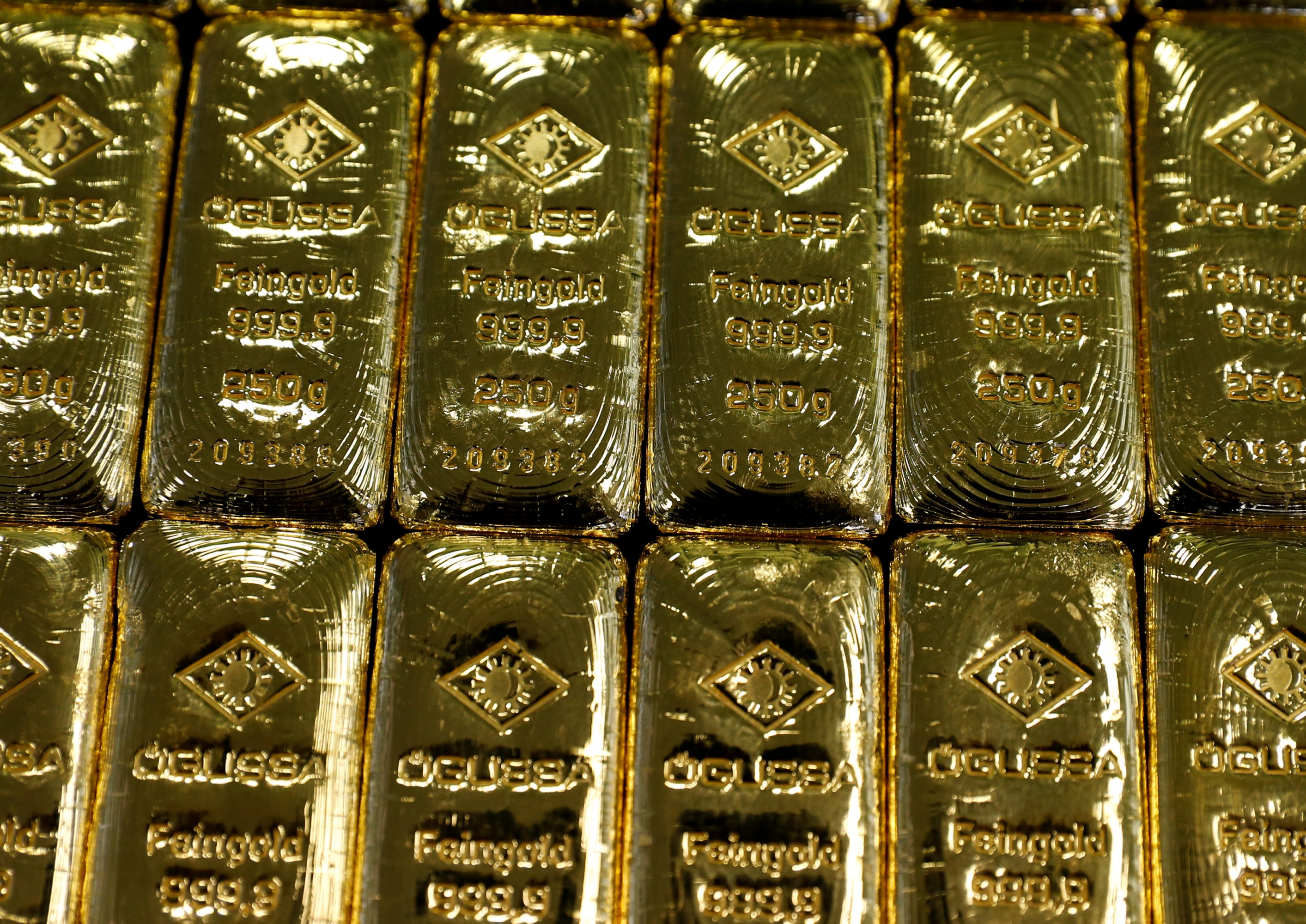 Oro se recupera en la apertura y rompe la barrera de US$1.200
