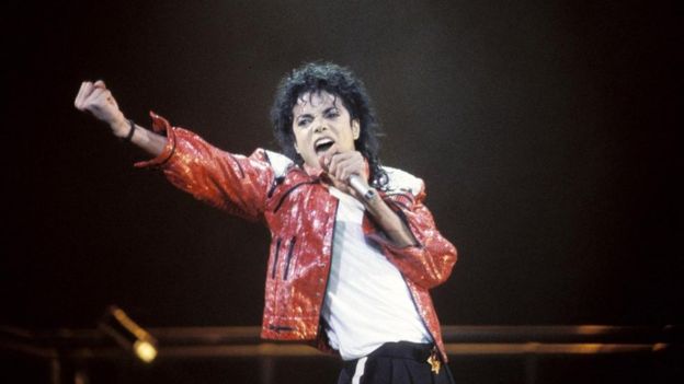 Michael Jackson (1958-2009). Según Forbes, en 2018 ganó más de US$400 millones.
