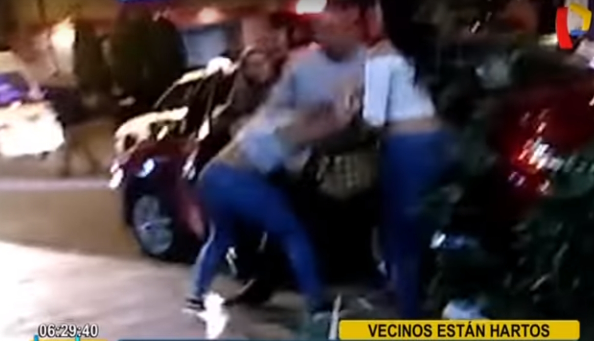 Prostitución en Lima: protagonizan pelea callejera para controlar zonas