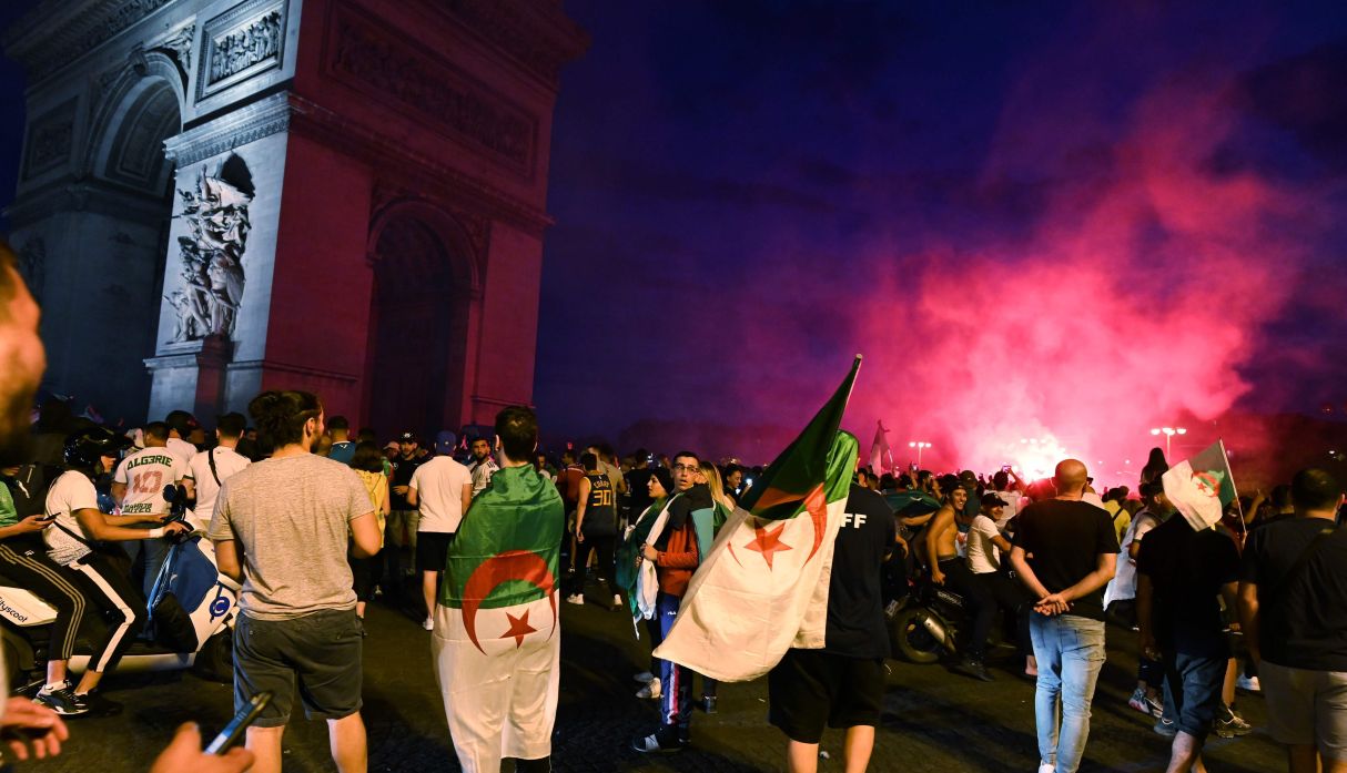 Violentos incidentes en Francia durante festejos por triunfo de la selección de Argelia. (Foto: AFP)