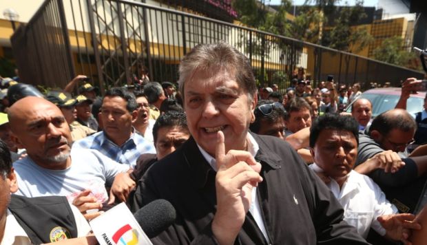 Alan García: un incidente se registró tras su votación por referéndum