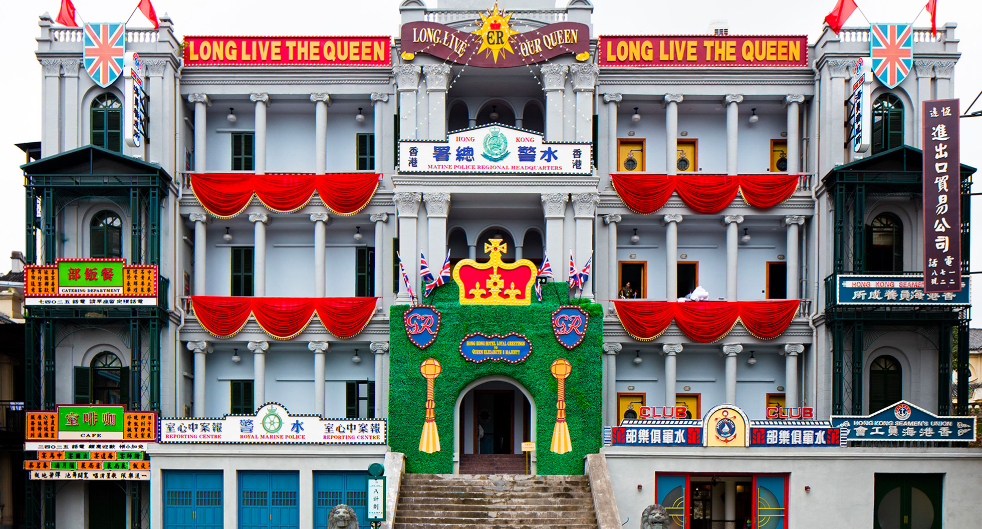 FOTO 9 | Hong Kong en Hengdian. Un escenario busca recrear una de las recepciones de Hong Kong para la reina Isabel II de Gran Bretaña en los Hengdian World Studios. Fotógrafo: Mark Parascandola