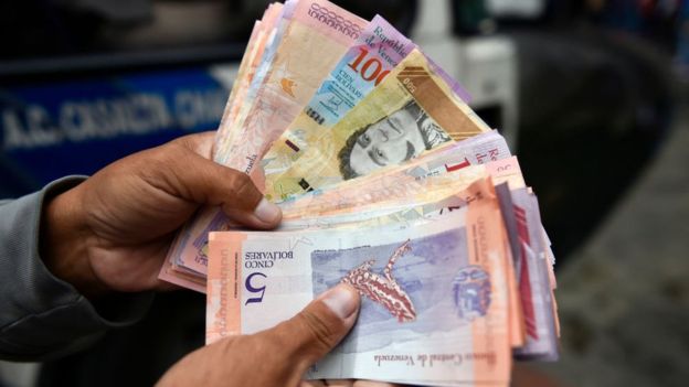 Maduro autoriza apertura de cuentas en divisas extranjeras en la banca local y anuncia digitalización de la economía | Al Dia Media Bancos venezolanos comienzan a guardar dólares en medio de liberalización de Maduro | MUNDO | GESTIÓN