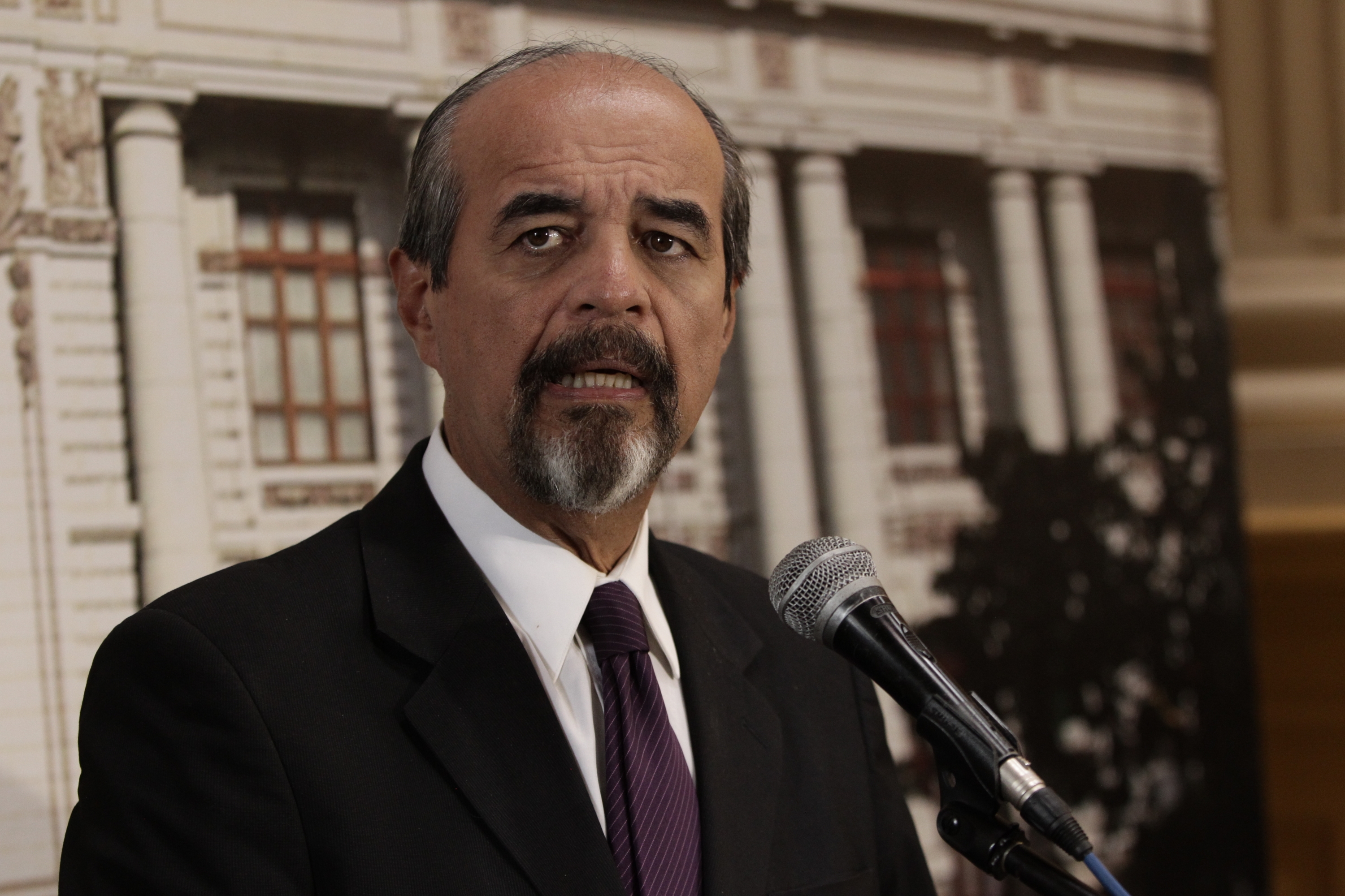 Mulder: “Si se trata de gestos, renuncien al Parlamento también”