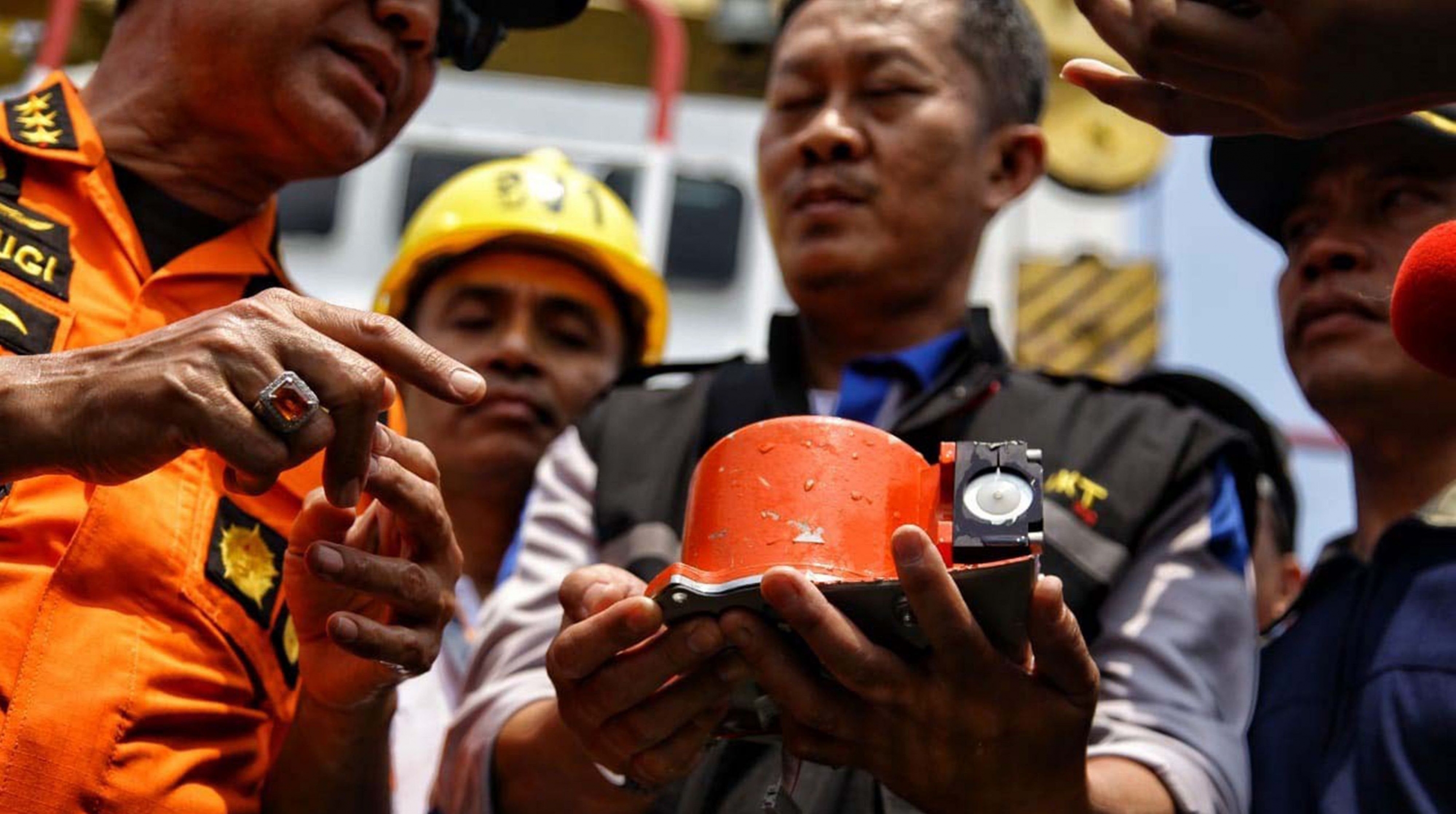 Indonesia extrae datos de vuelo del avión de Lion Air que se estrelló en el mar de Java