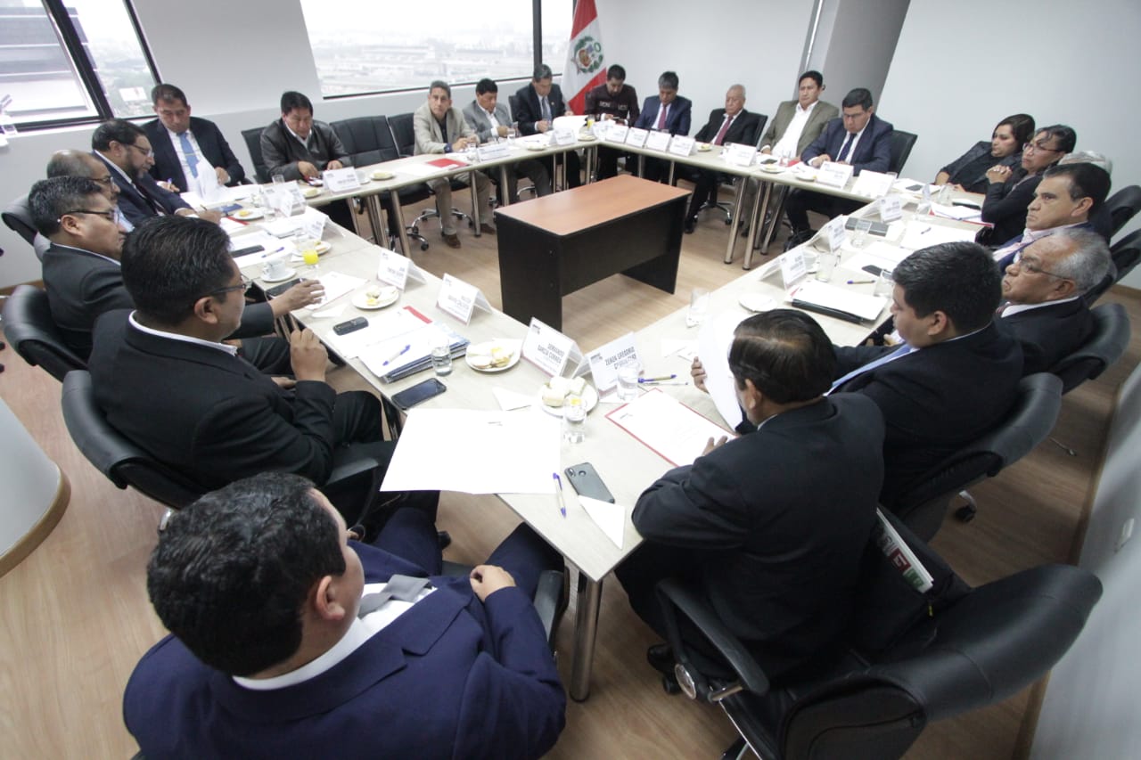 Gobernadores regionales piden al Congreso no continuar elección de miembros del TC